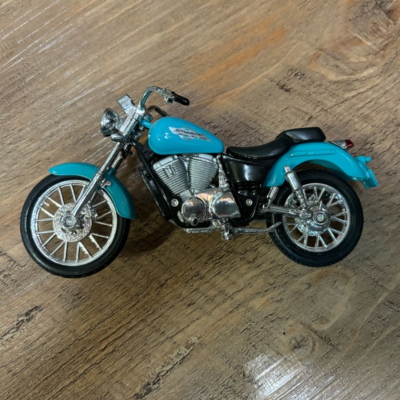 MAISTO HONDA Shadow VT1100C2, Motorbike / Motorcycle Toy Motorcycle USED - Picture 2 of 4